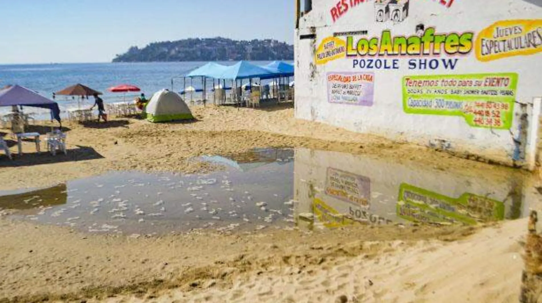 Aguas negras en playas de la franja turística